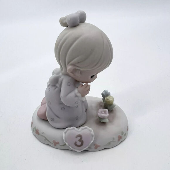 Precious Moments #136220 “Growing In Grace” Girl praying flowers Age 3 1994 - Picture 1 of 10